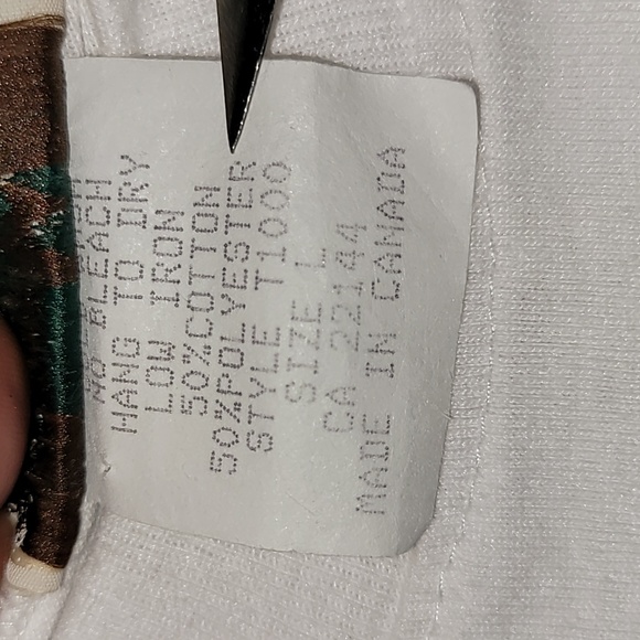 Vintage. Made in Canada.  OTTAWA, CANADA. Tee shirt size Large. - Picture 8 of 15